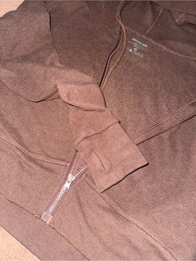 women’s medium zip up